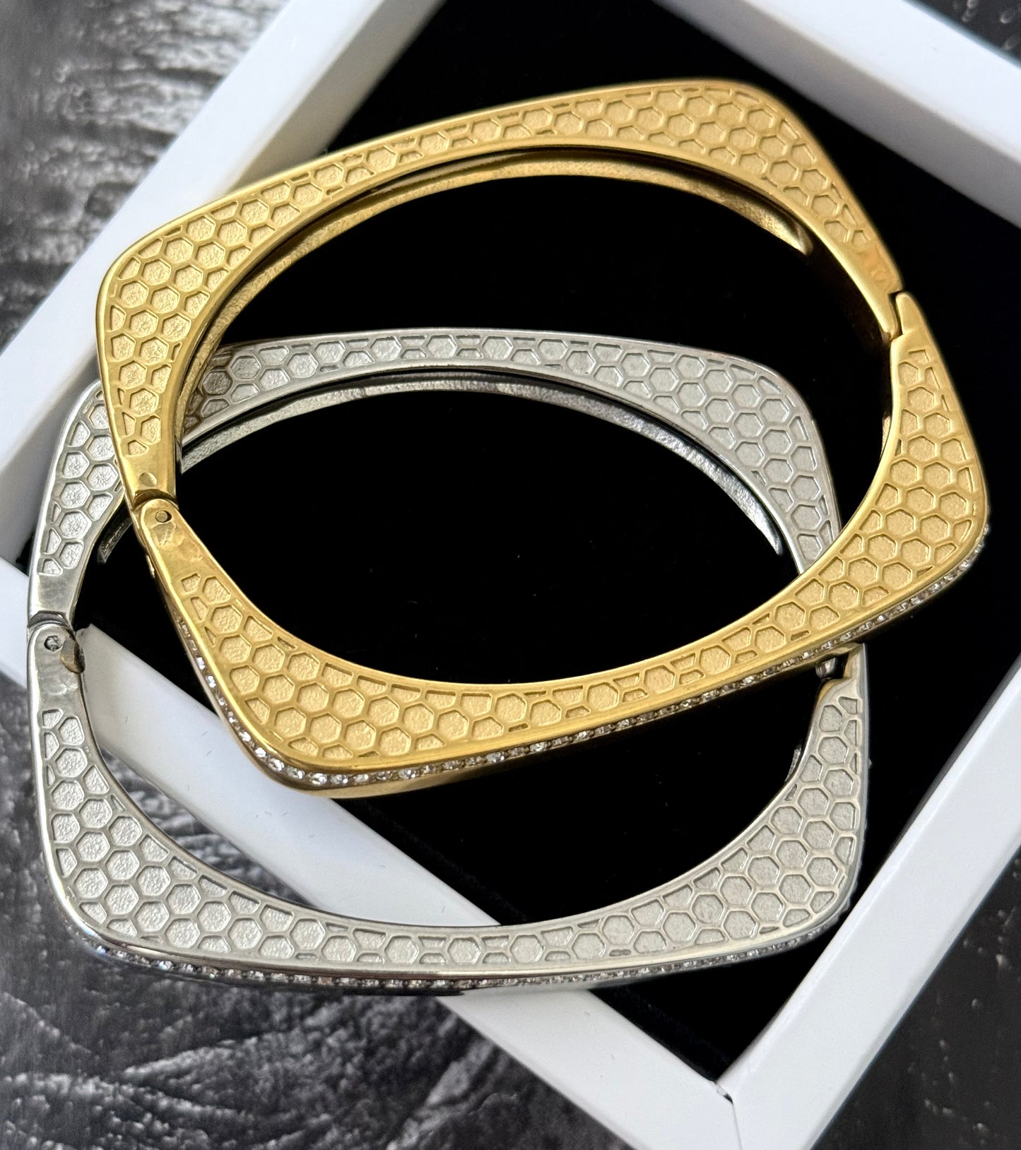 SQUARE RILIEF BANGLE