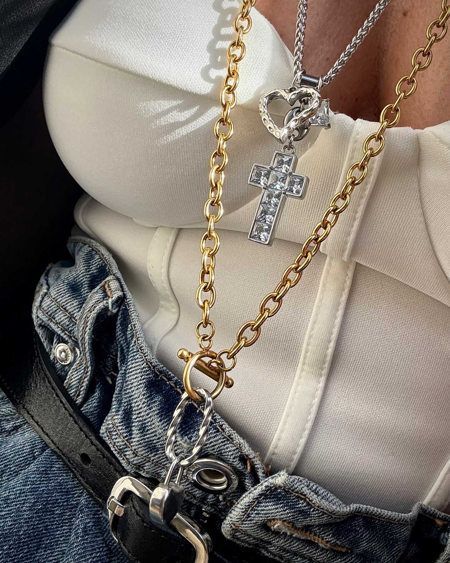 CROSS SPARK NECKLACE