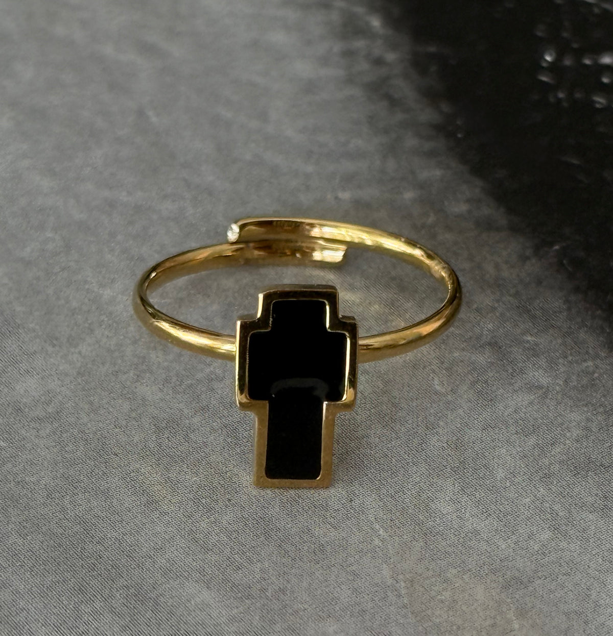 BLACK CROSS ADJUSTABLE RING
