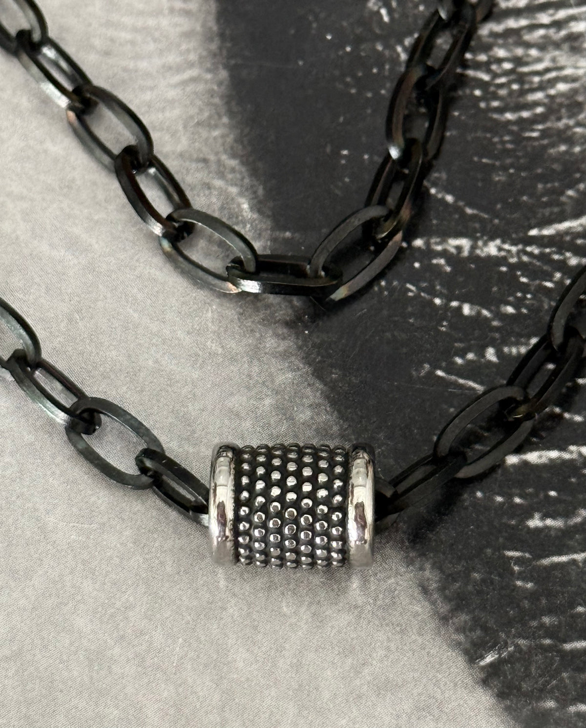 BLACK TUBE NECKLACE