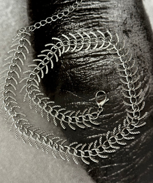 FISHBONE CHOKER