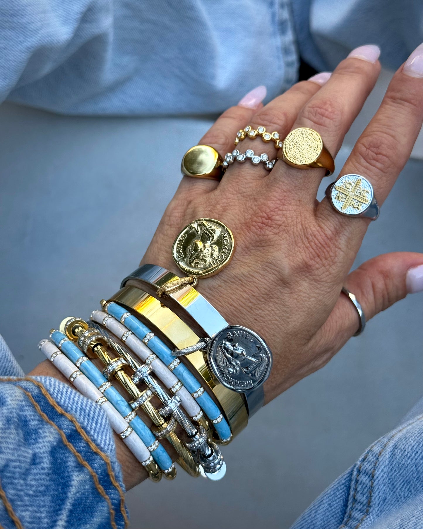 TWISTED GLOW BANGLE