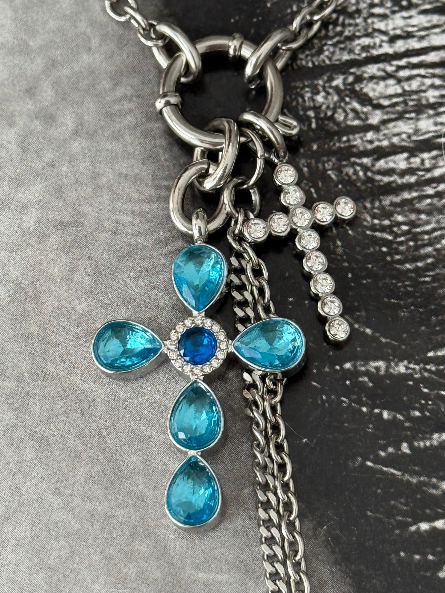 TRANSFORM TIE NECKLACE