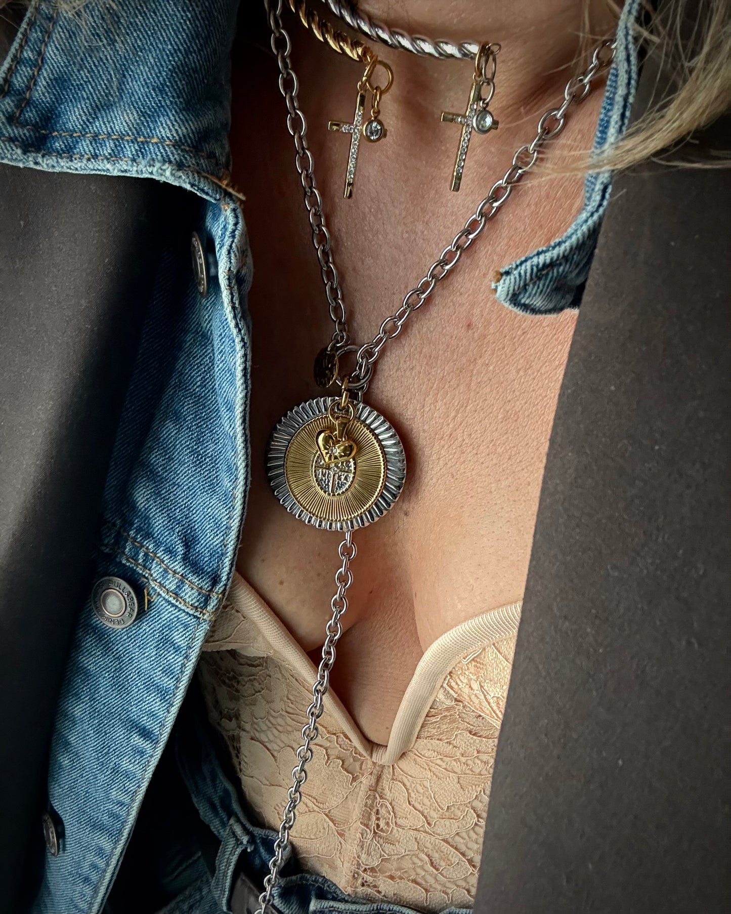 LITOUKA TWIST ICON CHOKER