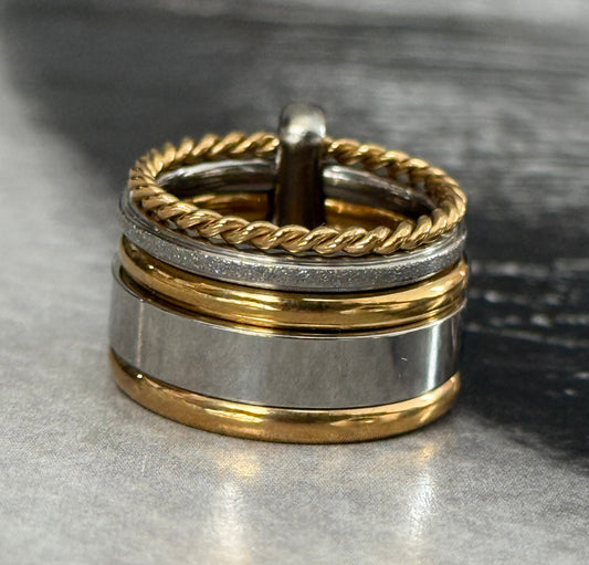 CHEVALIER MINIMAL TWIST RING (Size 5)