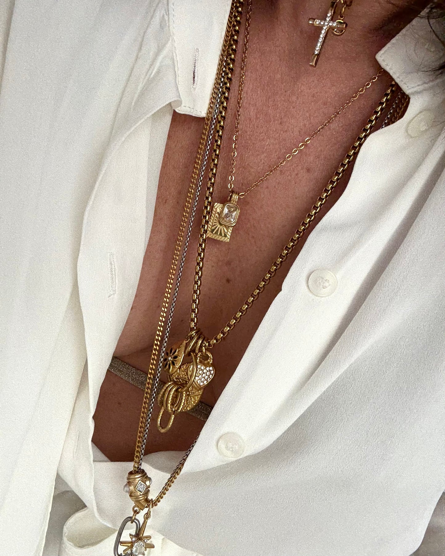 DELICATE LAYERS NECKLACE