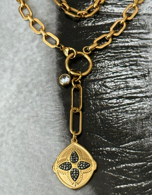 GOLDEN MEDALLION NECKLACE