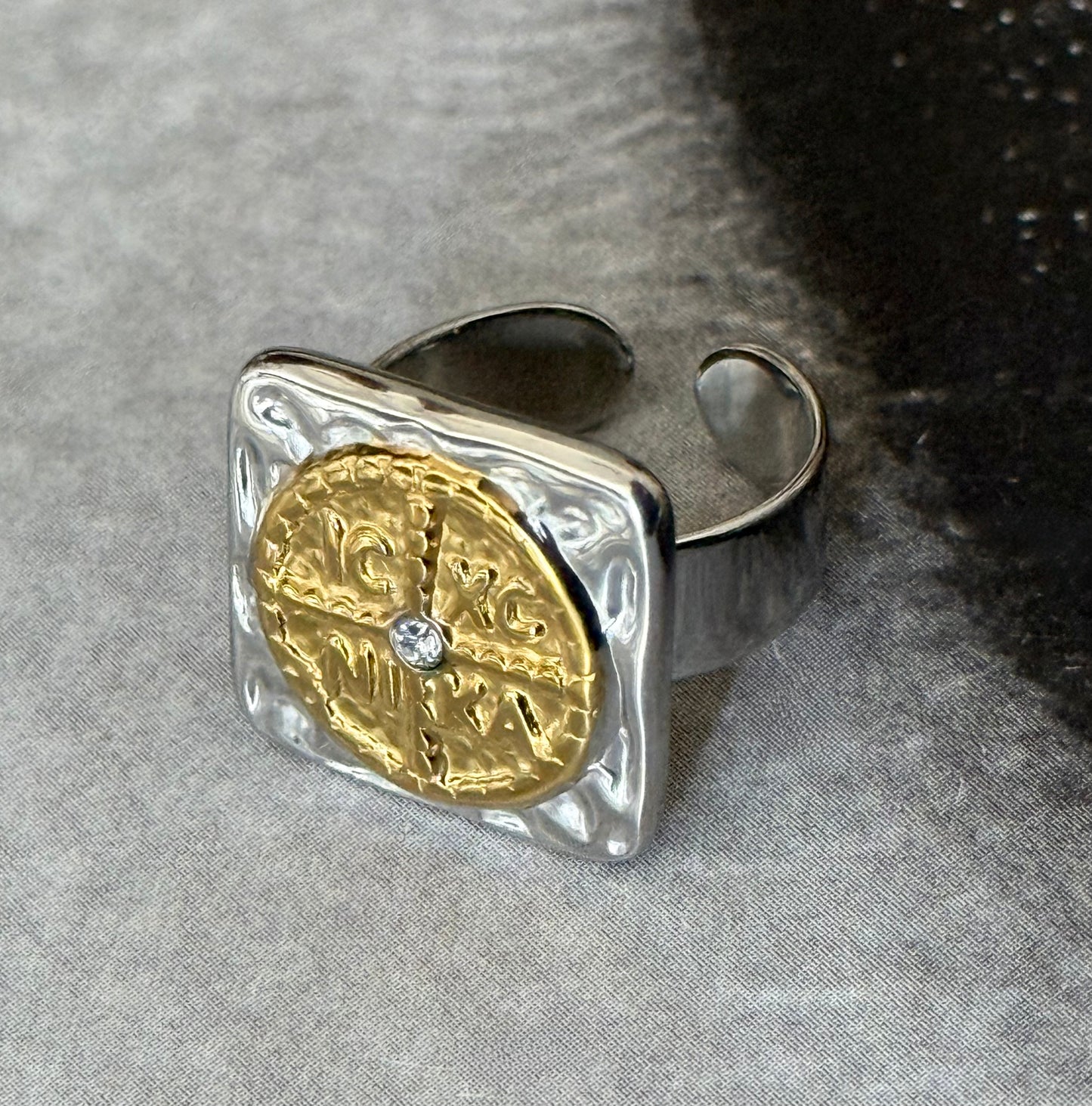 CHEVALIER EMBLEM CROSS RING
