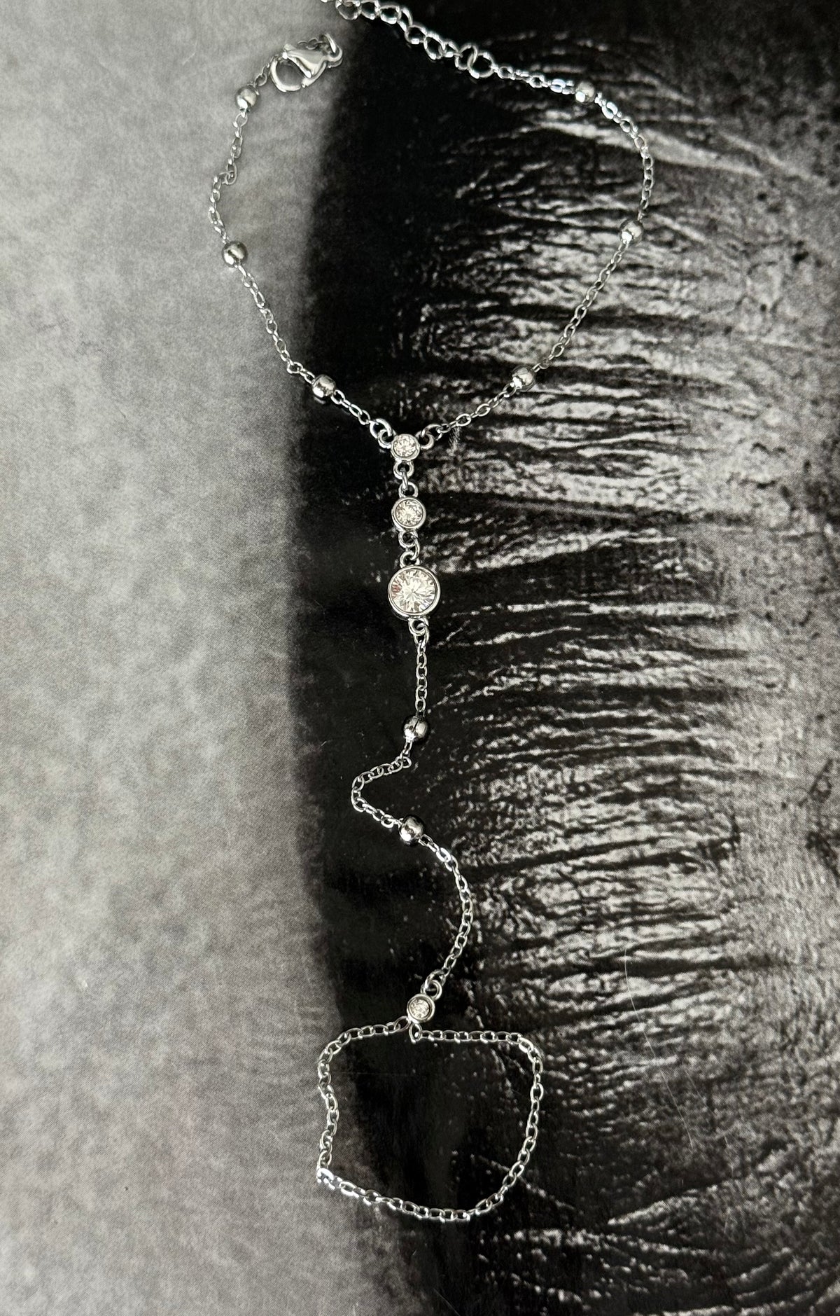 SILVER HAND RING
