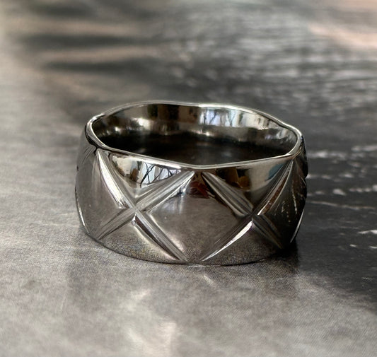 CHEVALIER QUILTED SILVER RING (SIZE 5-6)