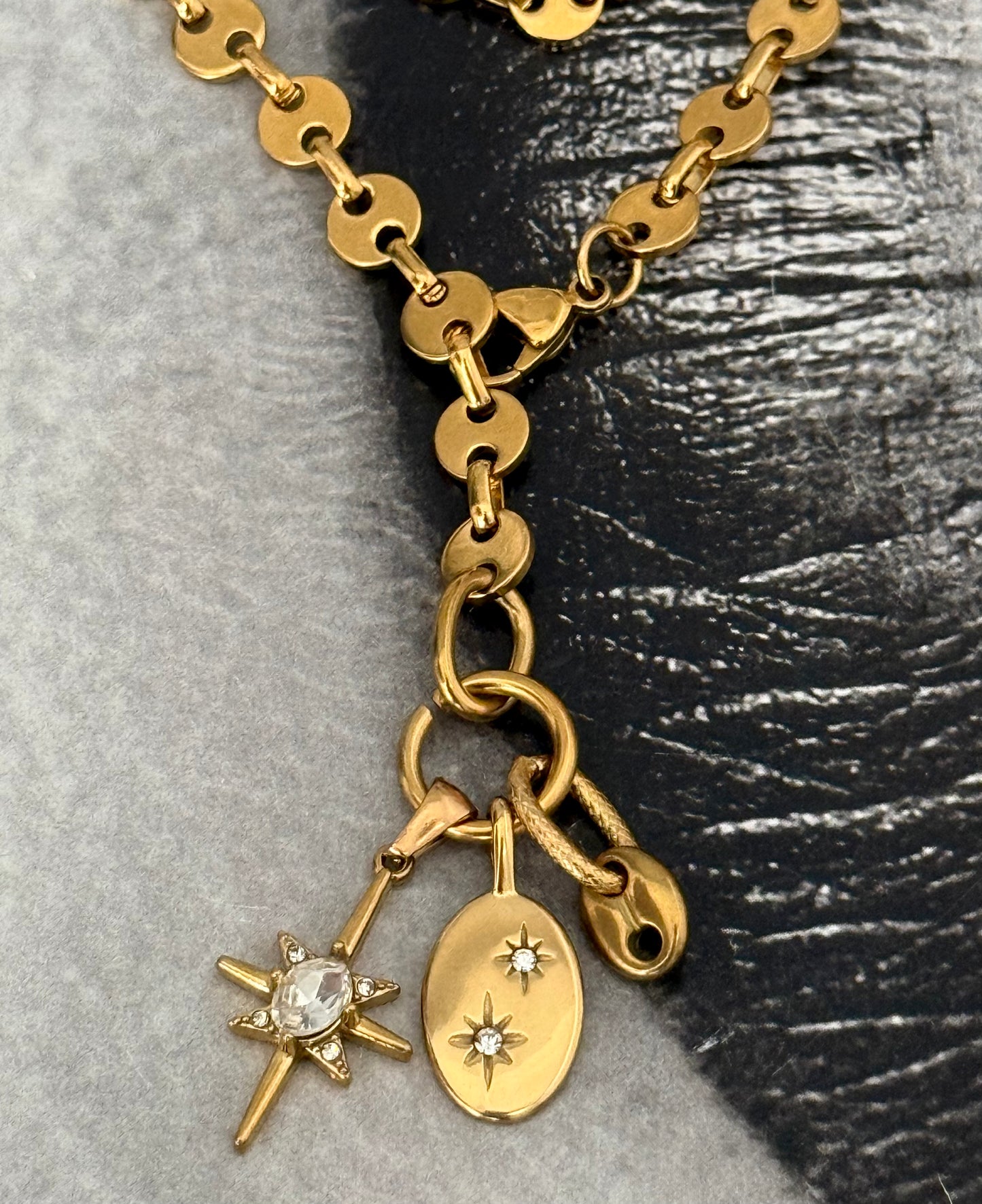 GOLDEN TIE CHARMS NECKLACE