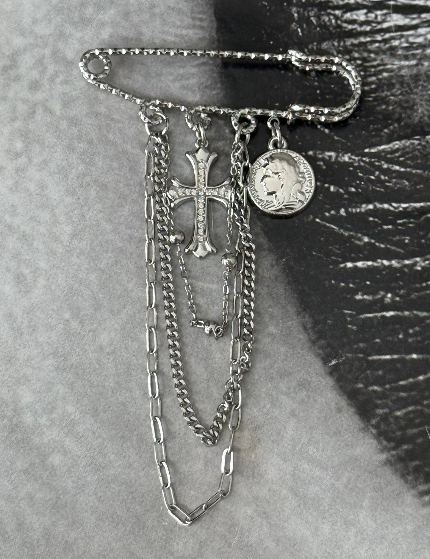 SILVER – CROSS CHAIN BROOCH