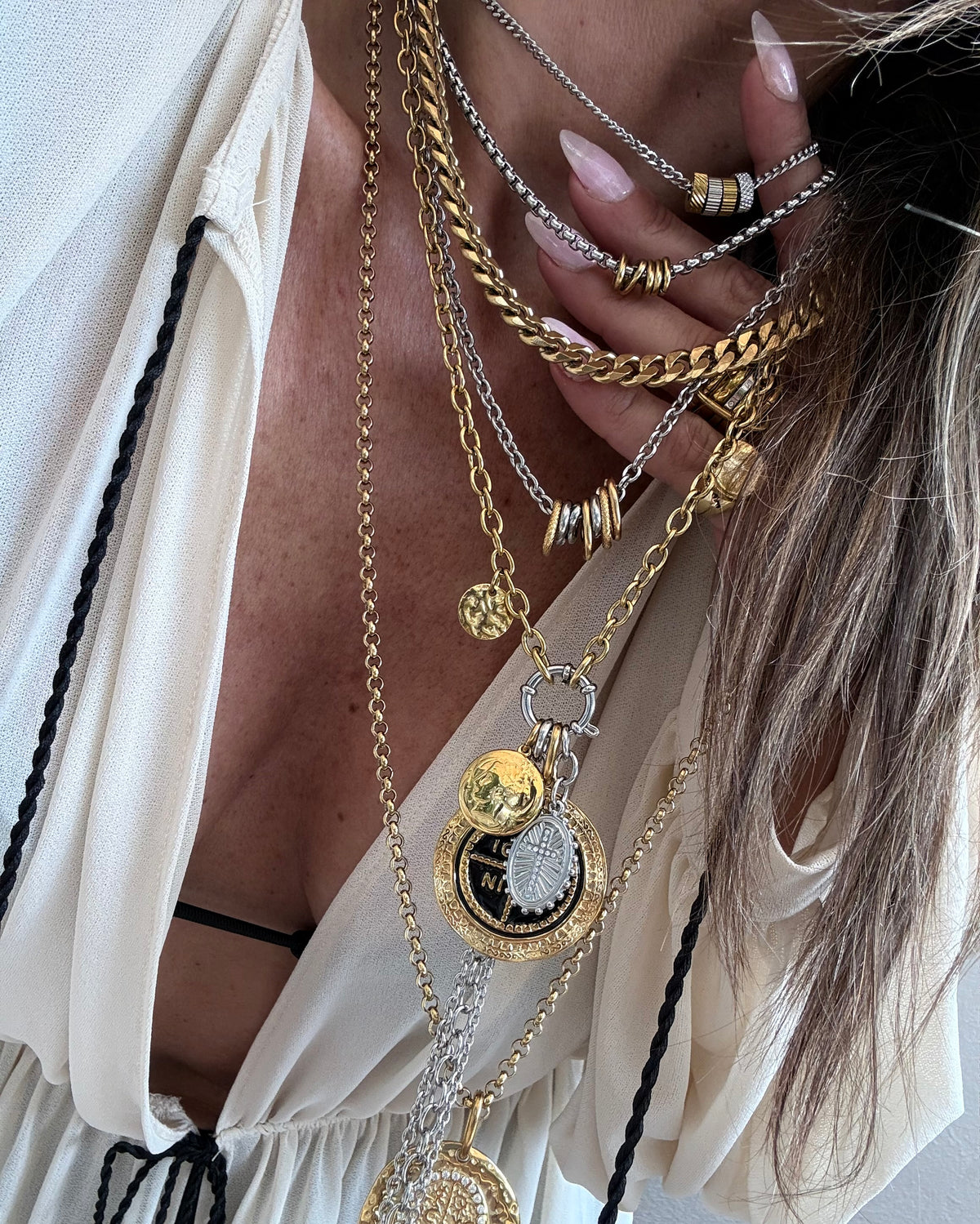 VERSA TIE NECKLACE