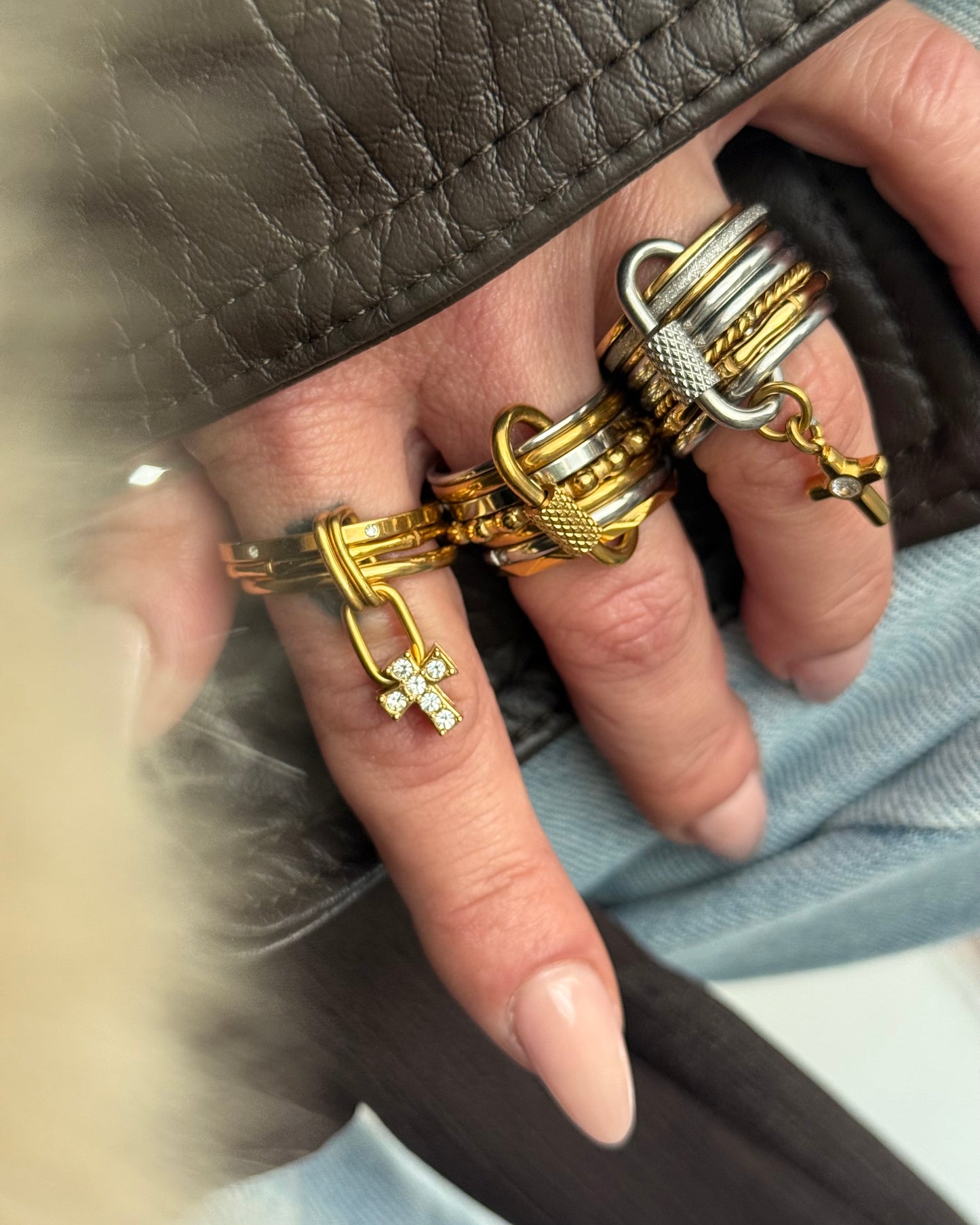 SEVEN BONDS RING (SIZE 8)