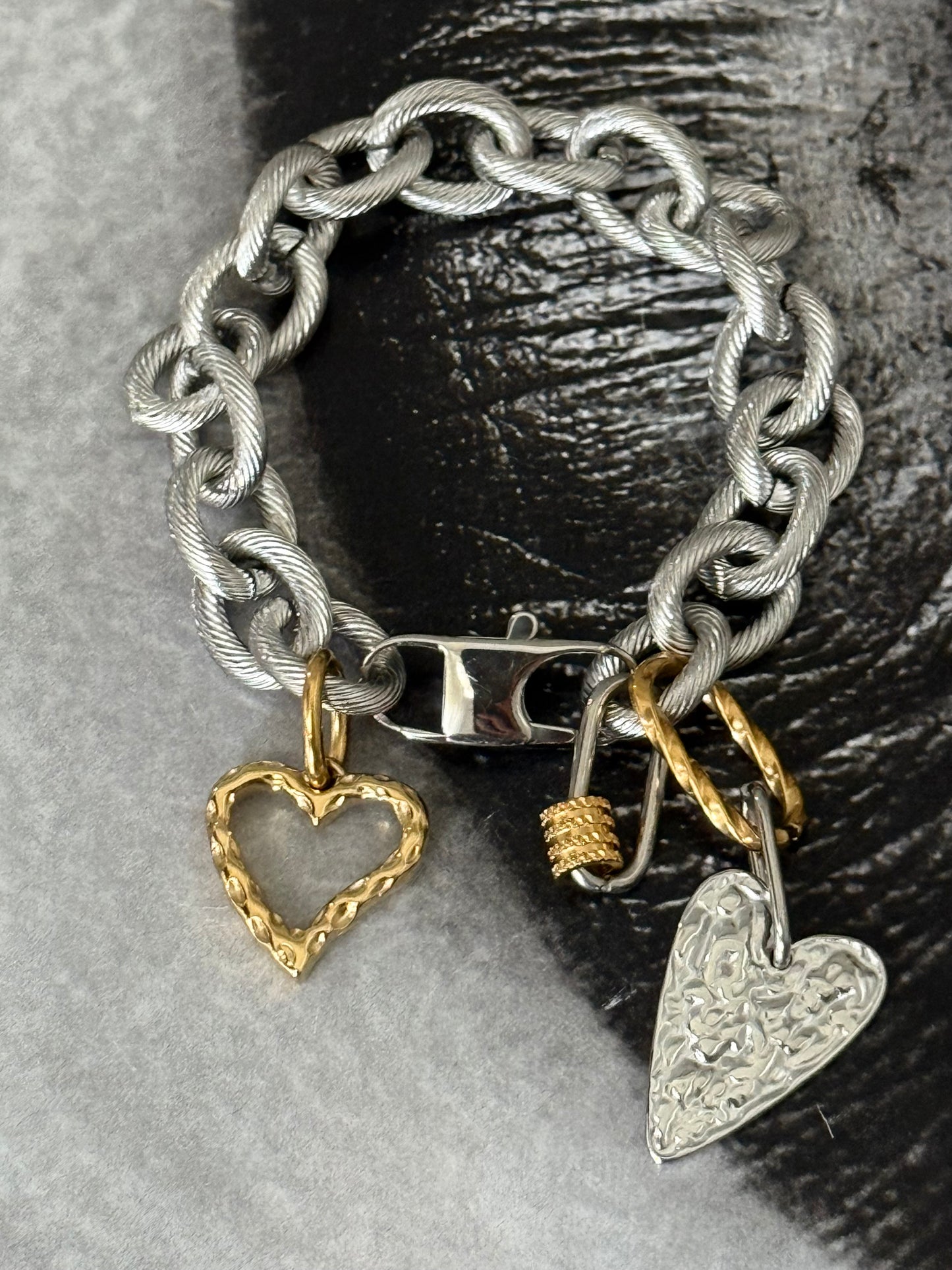 LINKED HEARTS CHAIN BRACELET