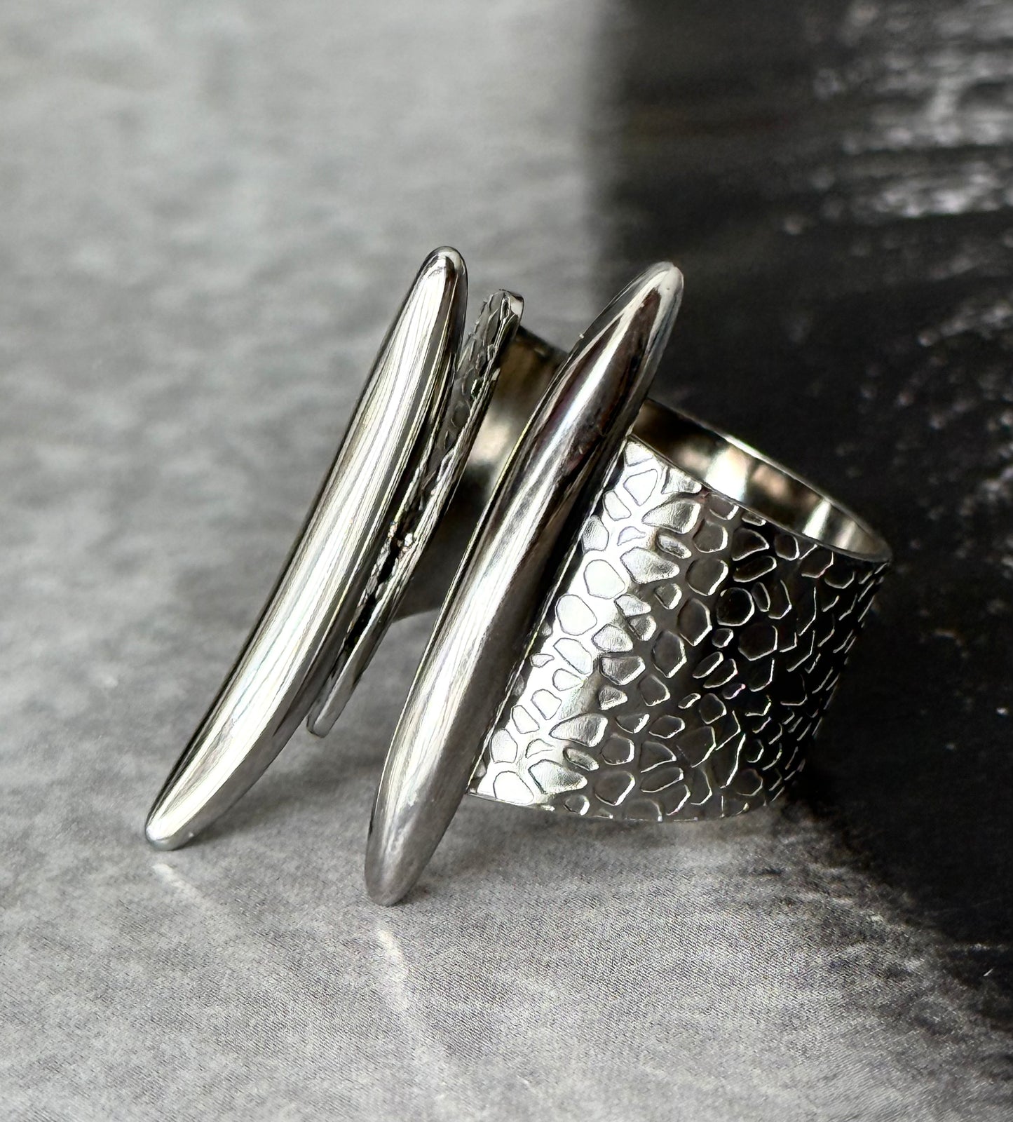 SCULPTED EDGE RING