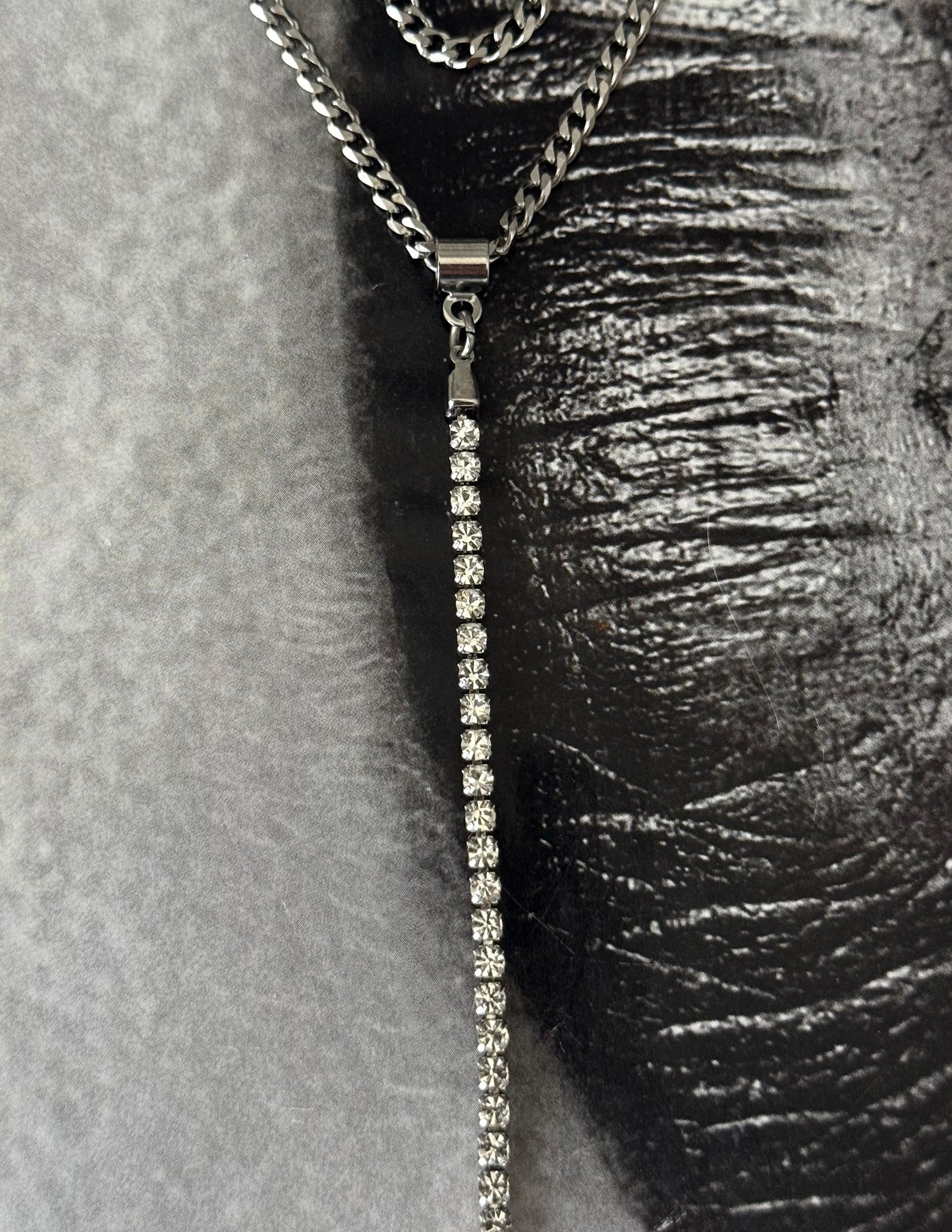 CRYSTAL DROP TIE NECKLACE