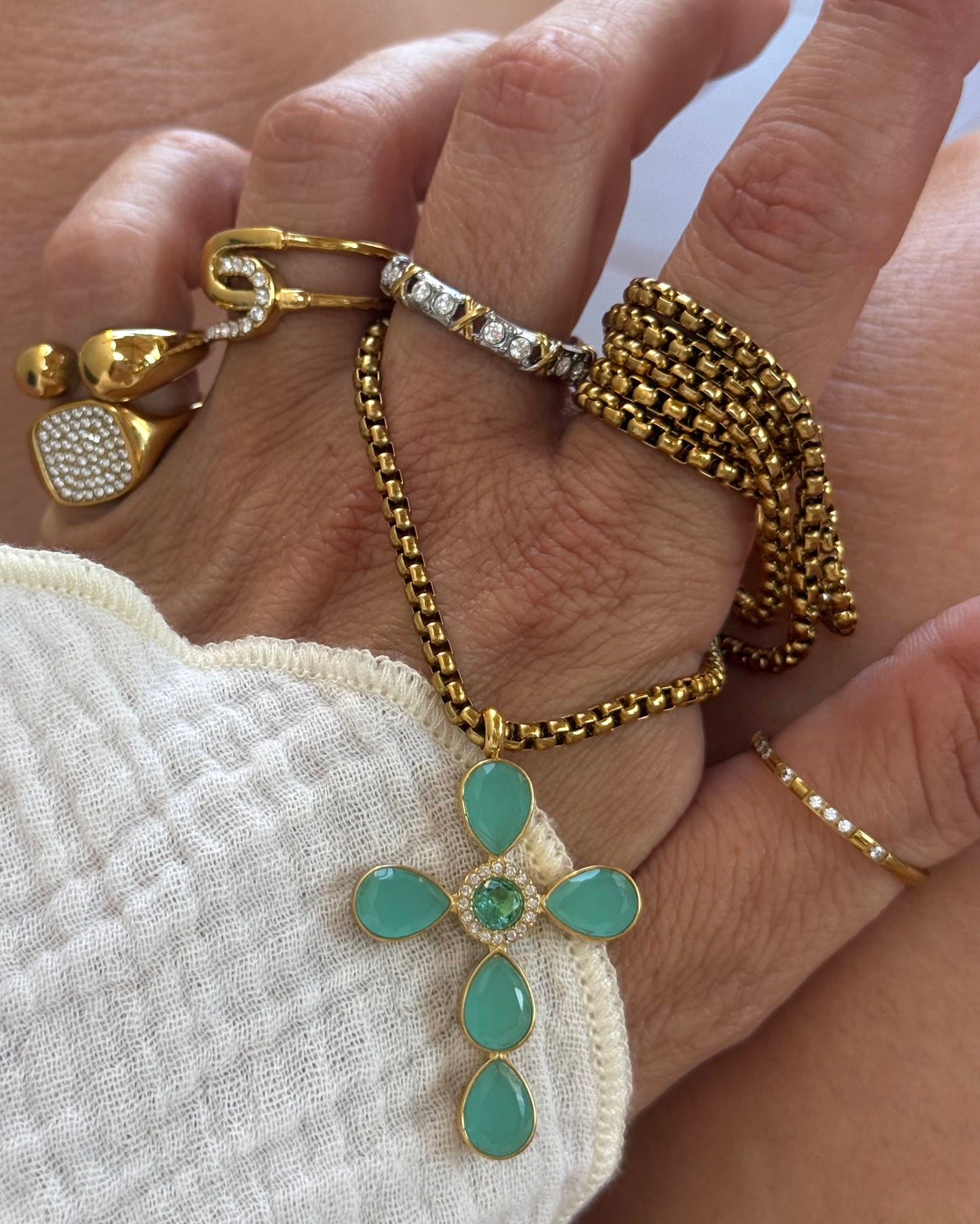 TURQUOISE GLOW CROSS NECKLACE