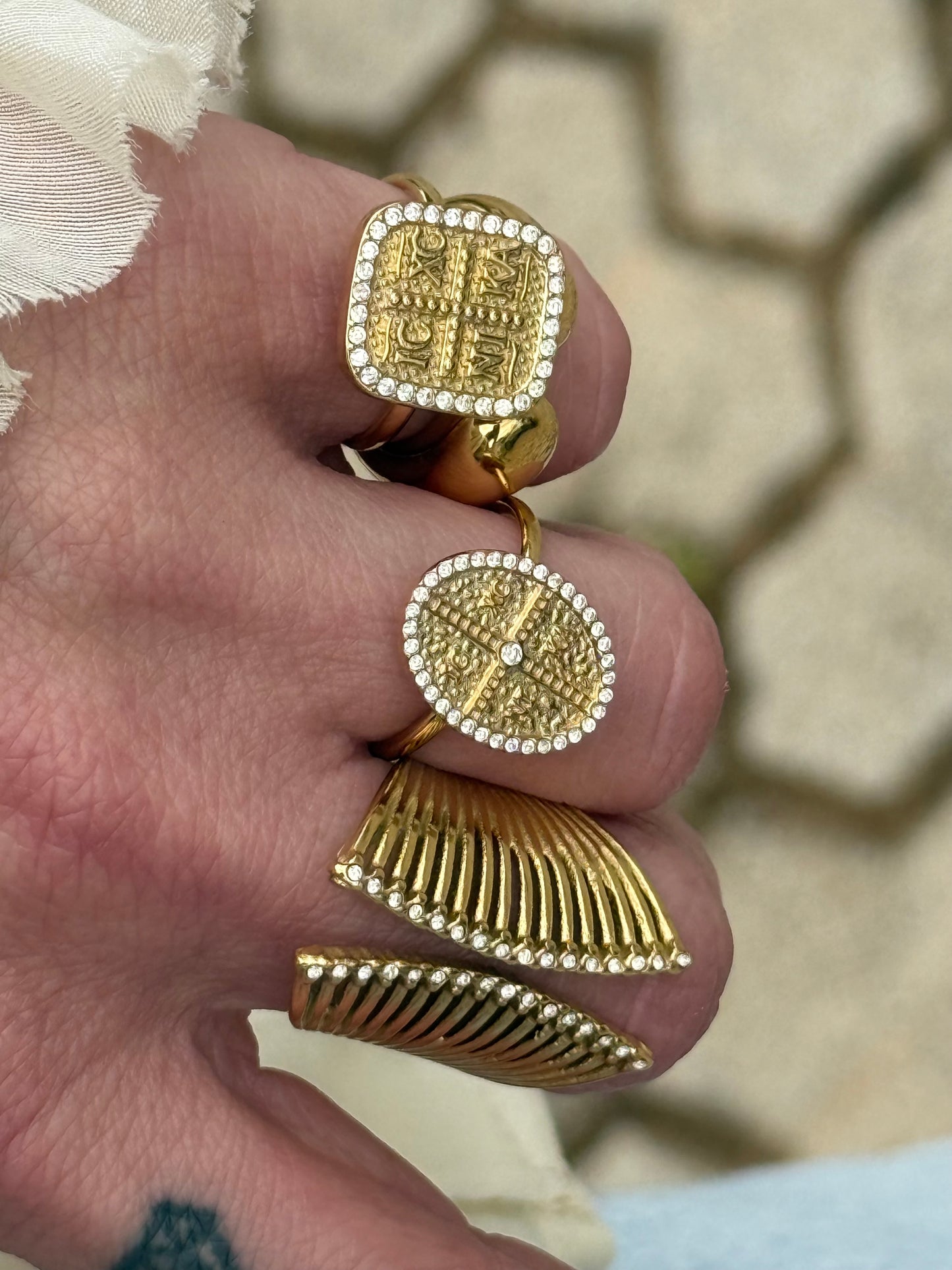 CROSSLINE SQUARE RING