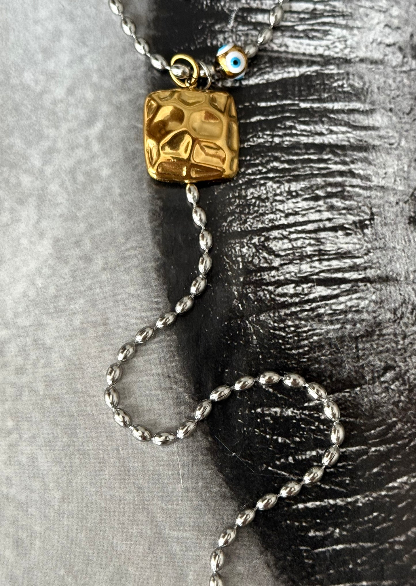 GOLDEN DRIFT TIE NECKLACE