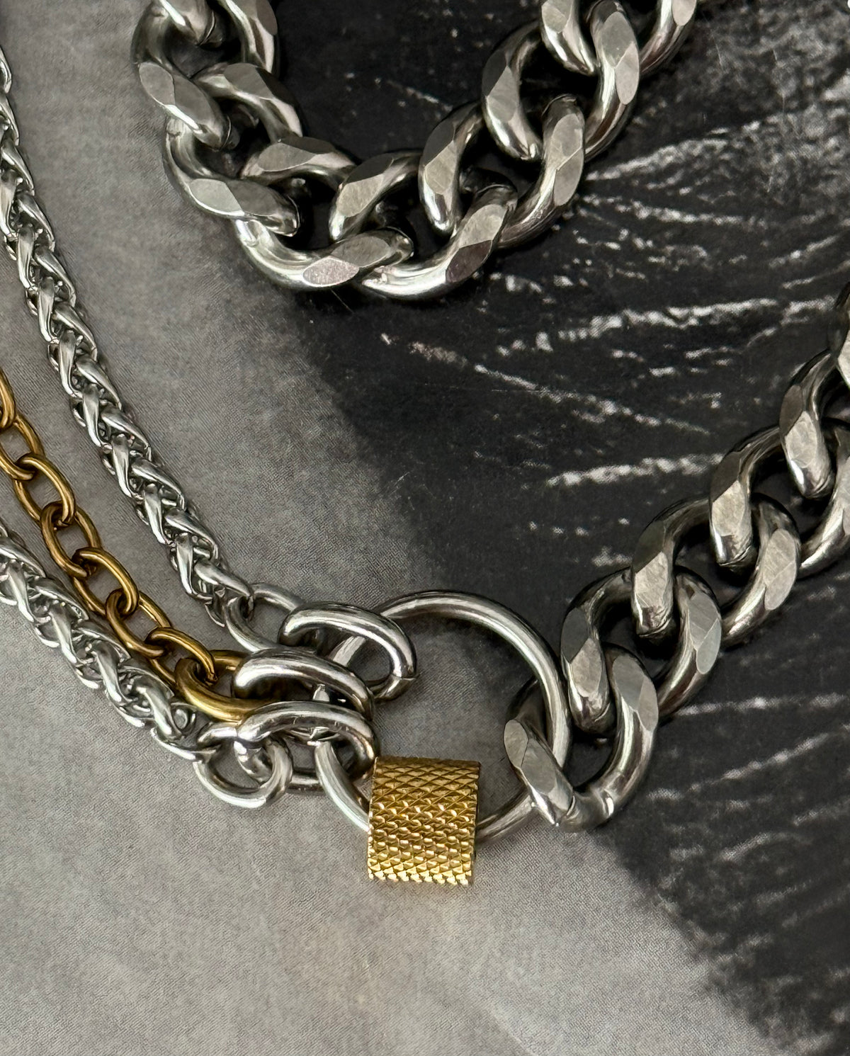 RIVELLE NECKLACE
