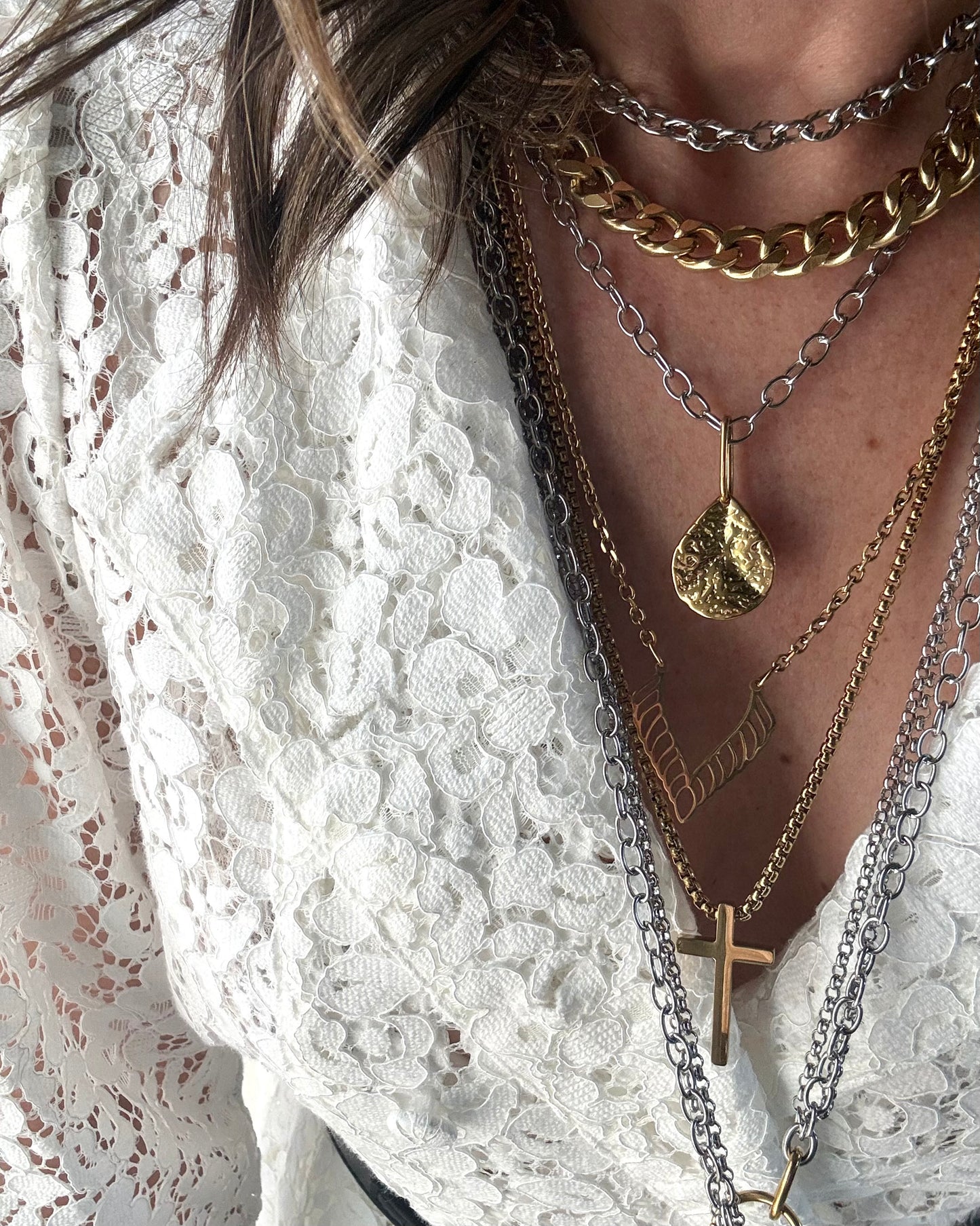 SILENT EDGE NECKLACE
