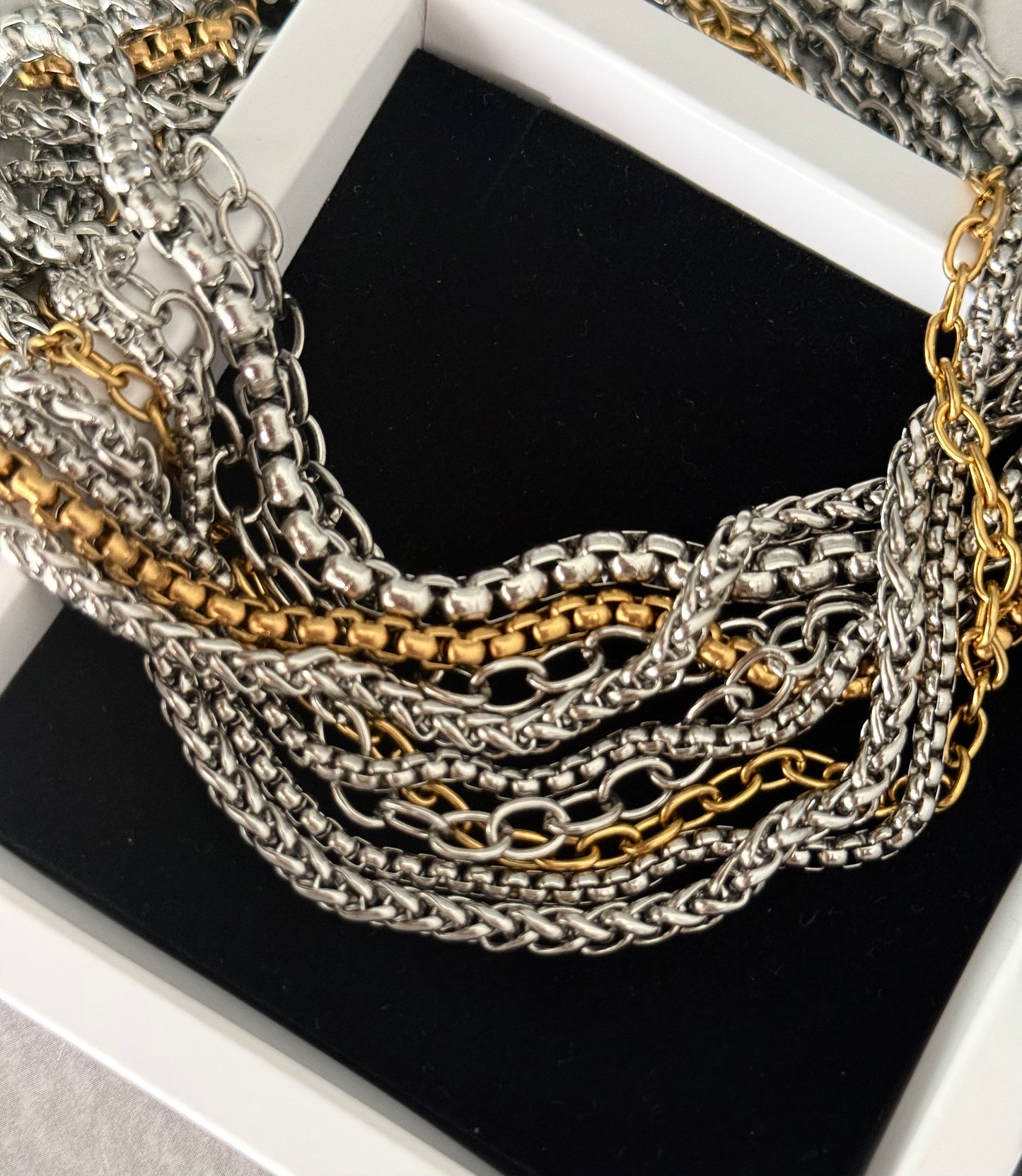NINE FLOW NECKLACE