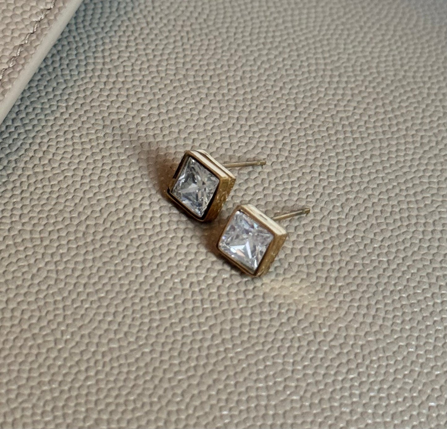 SQUARE ZIRGON EARRINGS