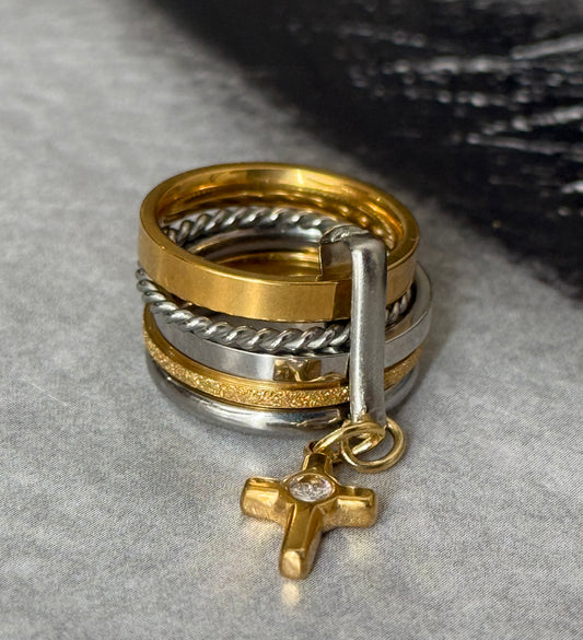 CHEVALIER TWIST CROSS RING (Size 5)