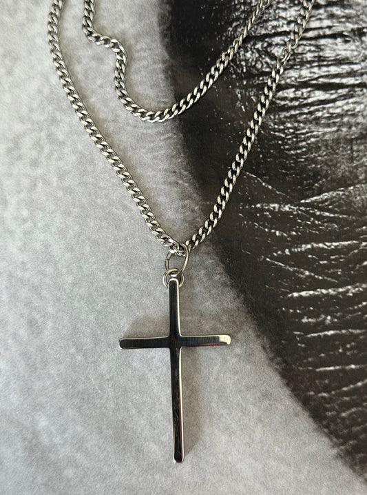 MINIMAL CROSS NECKLACE