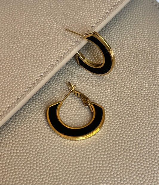 AINE BLACK EARRINGS