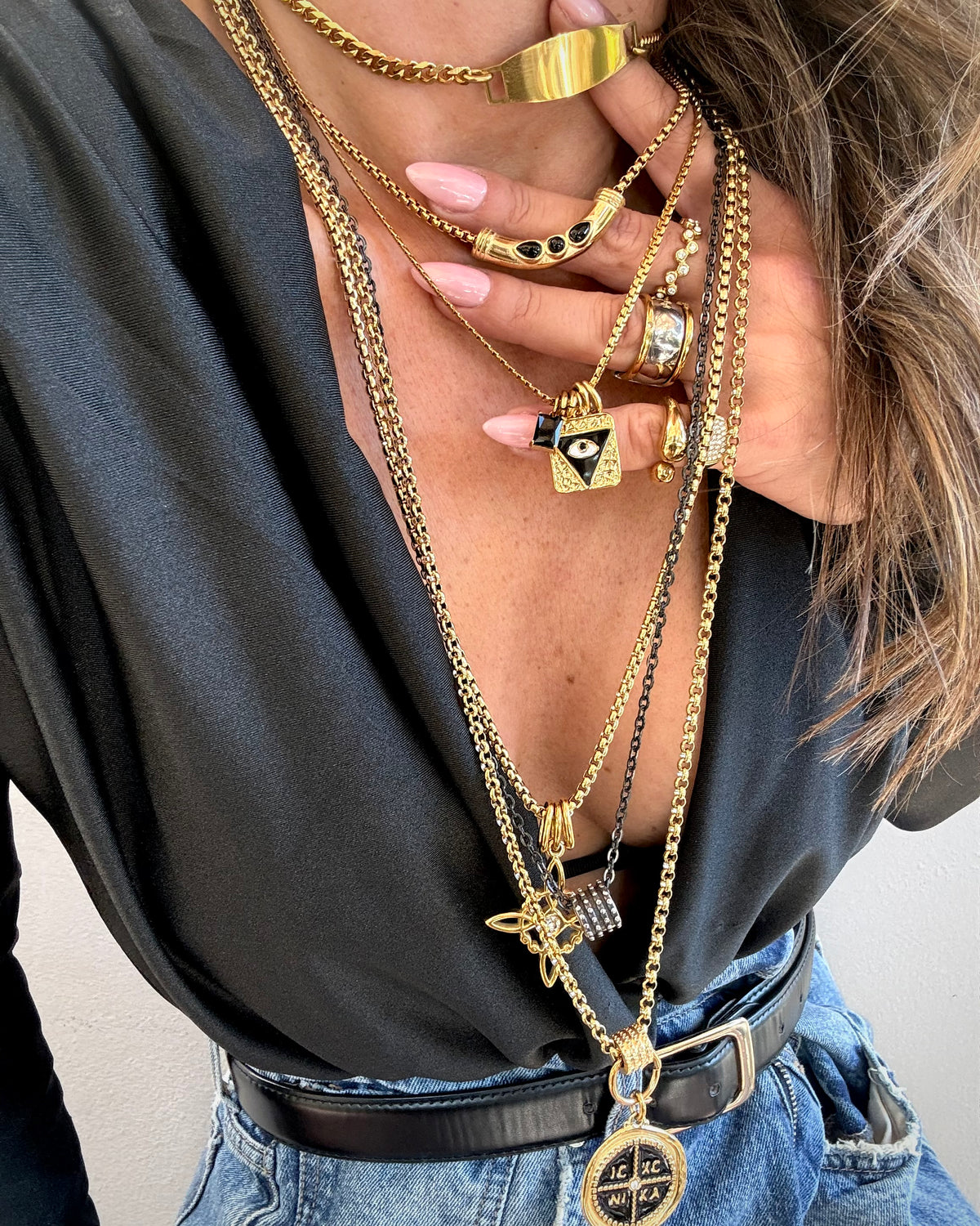 BLACK CURVE NECKLACE