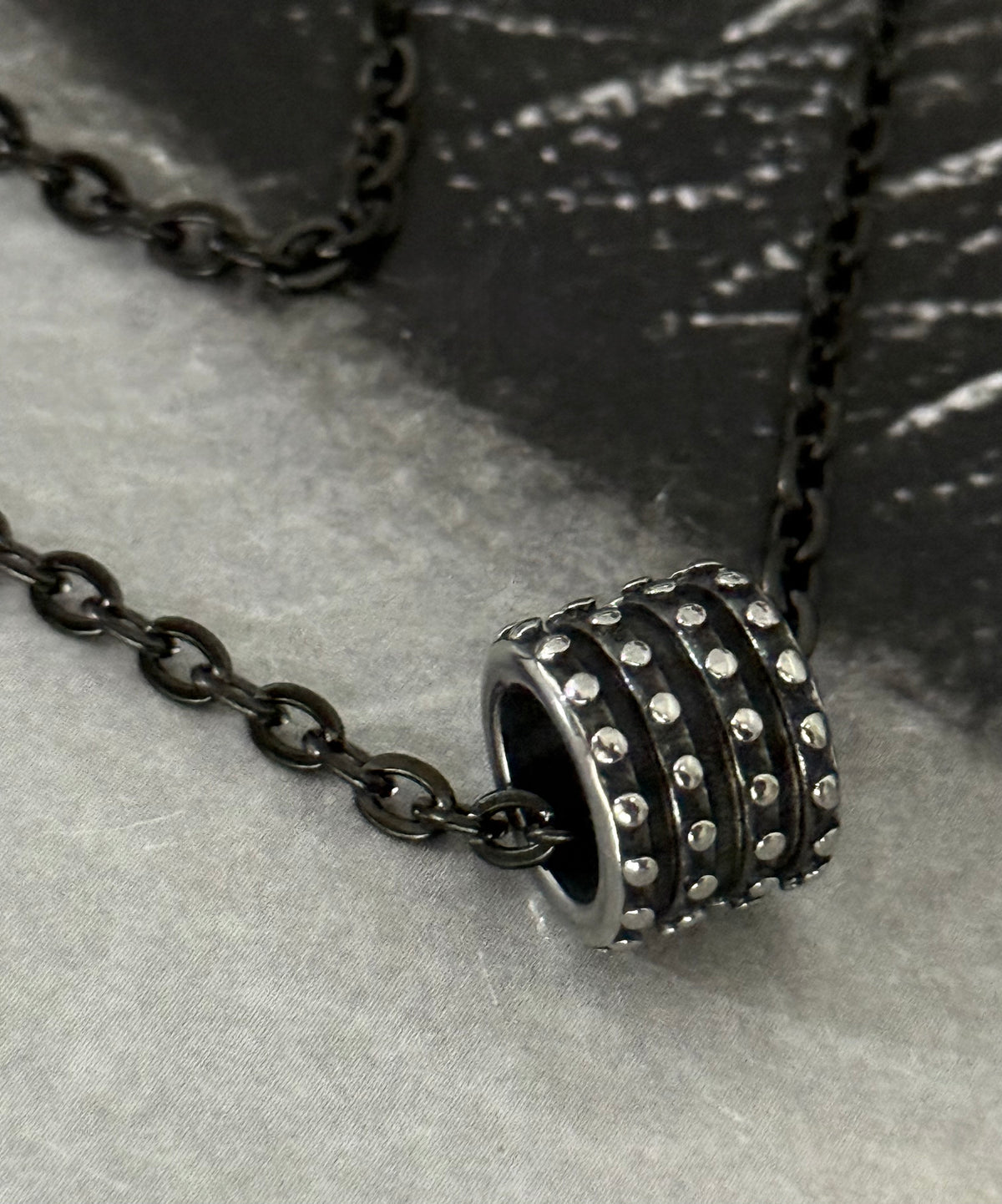 BLACK STUD CHAIN